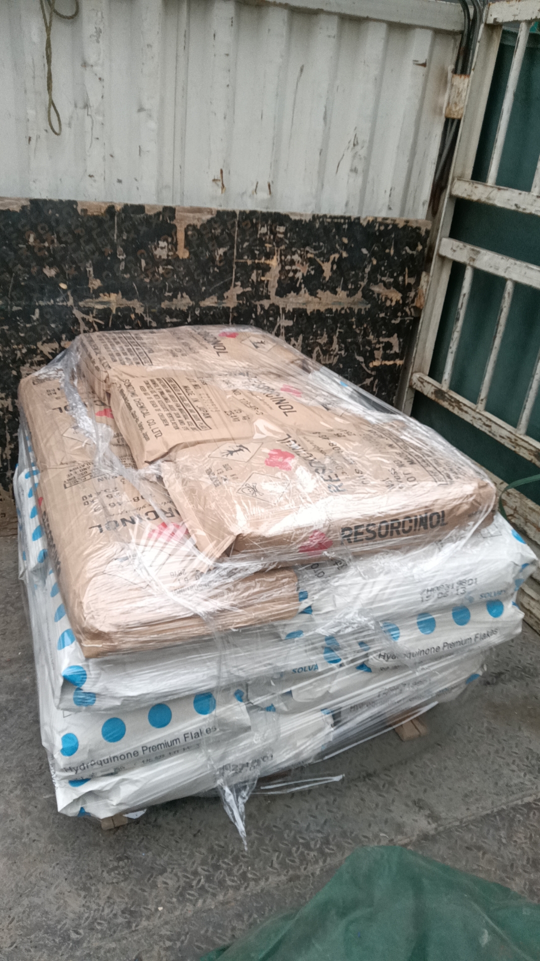 對(duì)苯二酚(圖1) 對(duì)苯二酚(圖1)